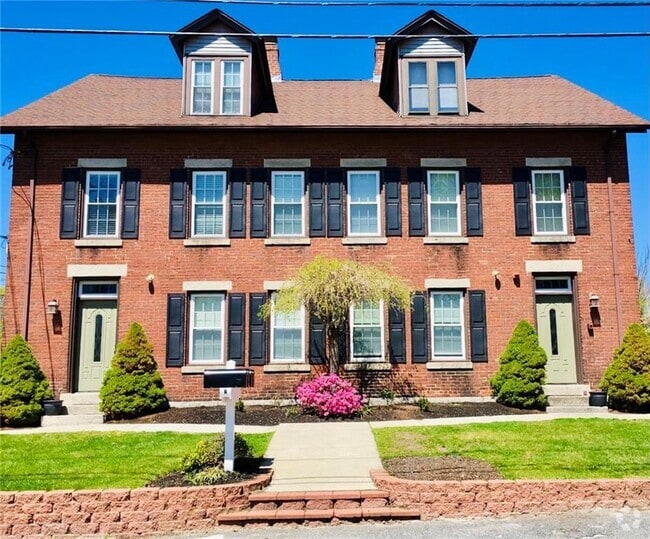 Building Photo - 2 Brayton Ct Unit 2 Rental