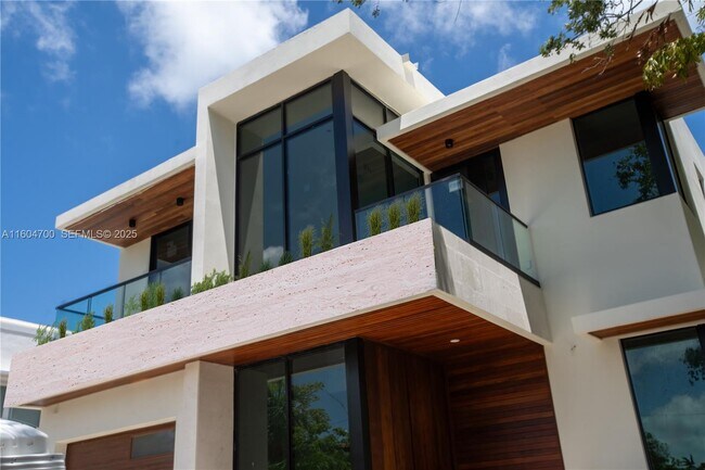 Photo - 345 W 46th St