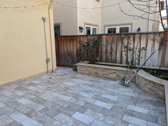 Patio - 427 Silvercrown Way