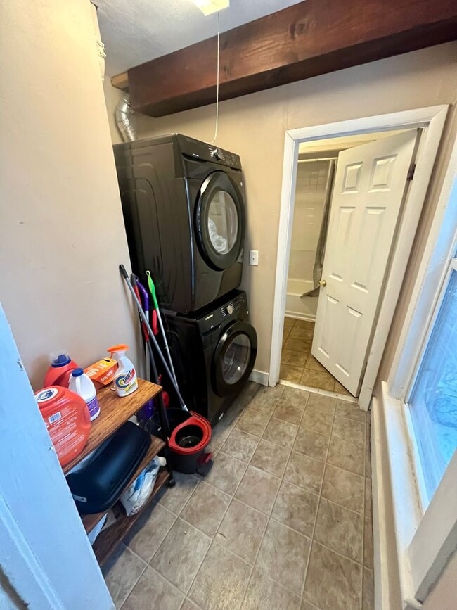 Photo - 128 Hawley St Unidad 2nd Floor