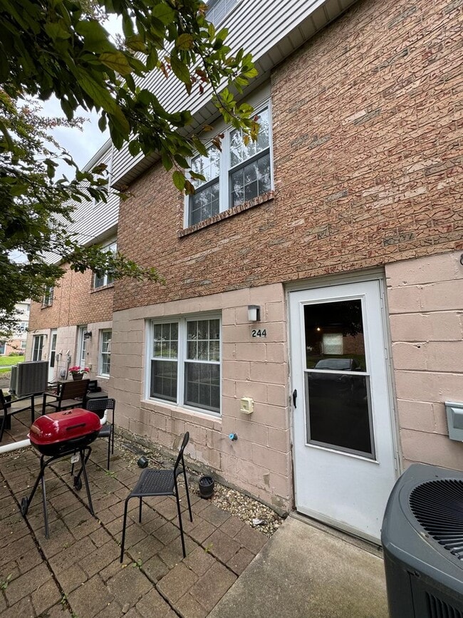 Photo - Charming 2 Bed 1 Bath in Cranberry!