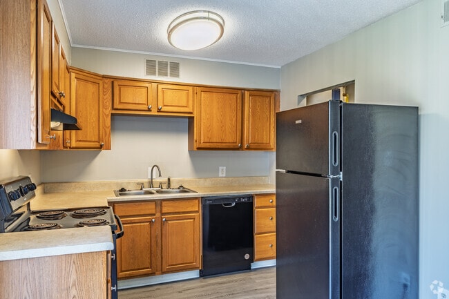 2BR, 1.5BA - 972SF - Kitchen