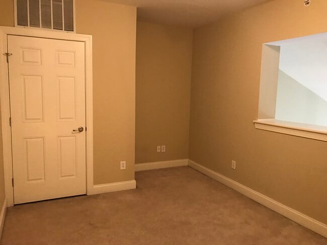 Building Photo - 3201 Aspen Grove Drive Unit A7