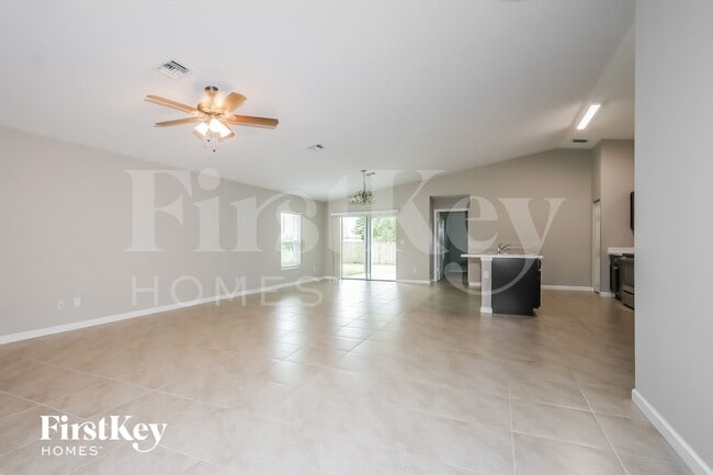 Photo - 623 SW Homeland Rd