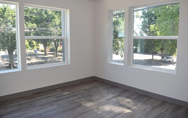 Studio Pointe Apartments
