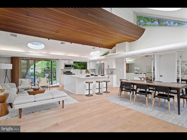 Photo - 9817 Inglemere Dr