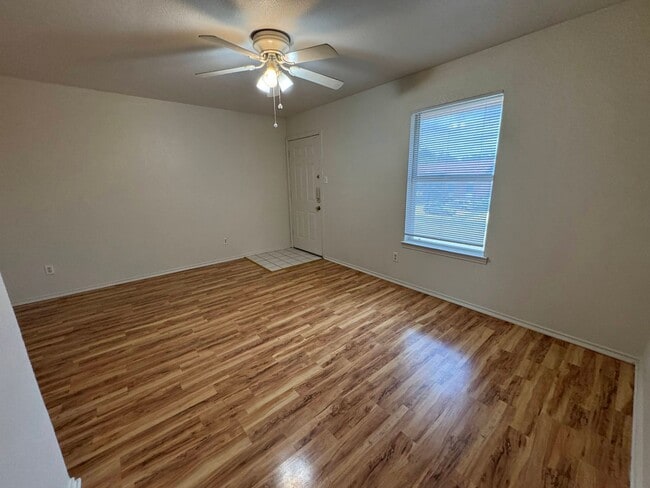 1701 Benttree Dr Unidad C