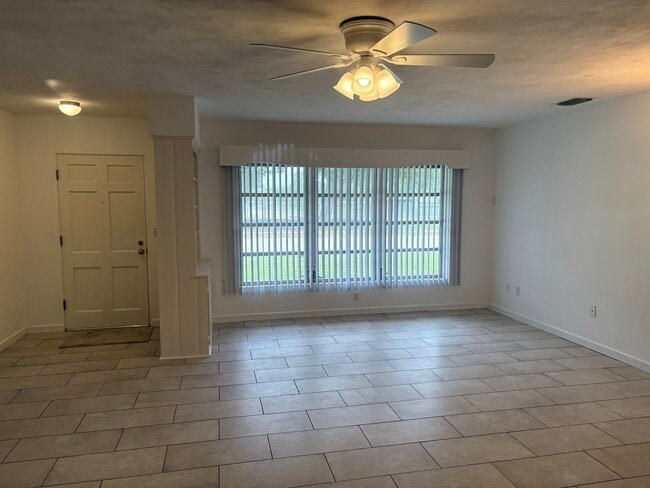 living/dining - 690 Avenue C SE Unit 690