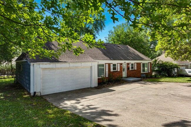 Photo - 8416 State Line Rd Unit House For Rent