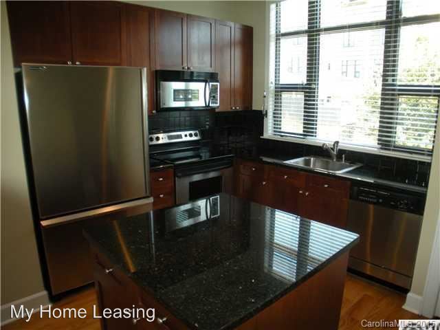 Photo - 651 E 10th St