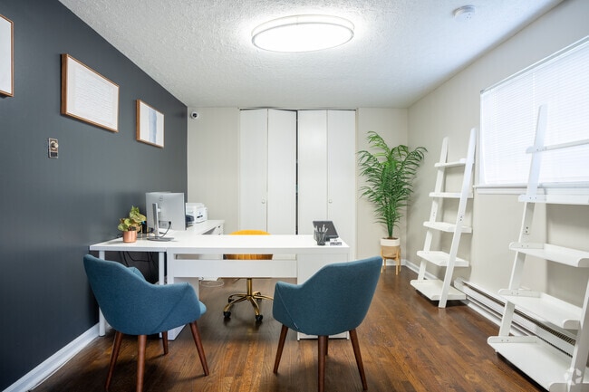 Leasing Office - Whispering Oaks