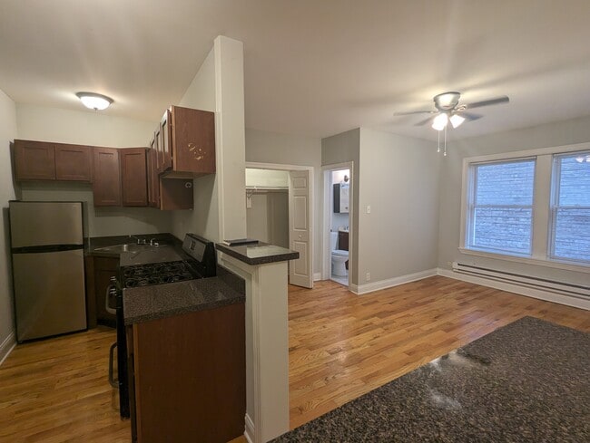 Building Photo - 1044 W George St