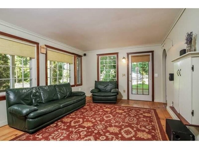 49 Sanford Ave