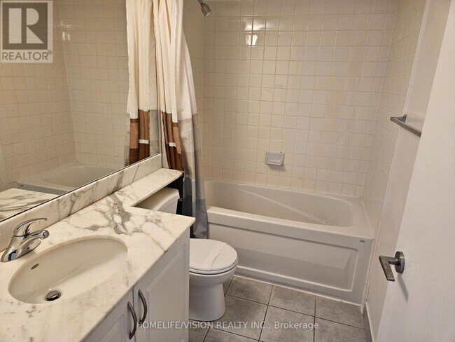 Photo - 231 Fort York Blvd Unit 816