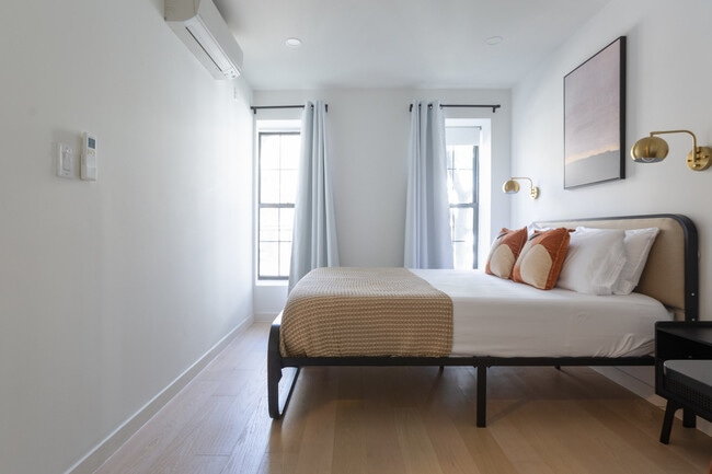 131 Greenpoint Ave Unit SI ID1013714P