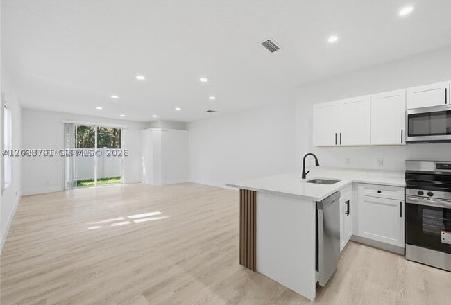 5703 NW 48th Ave