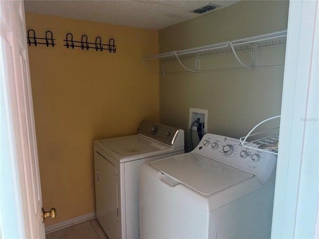 Photo - 712 Waxwing Ct