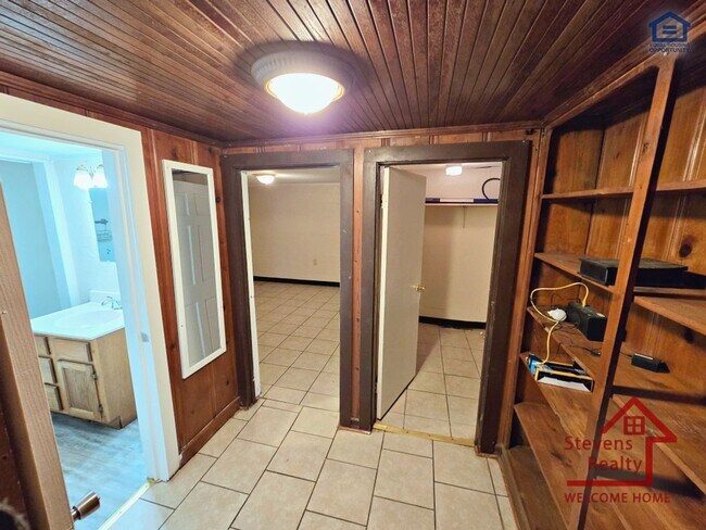 Photo - 1364 Crescent Dr