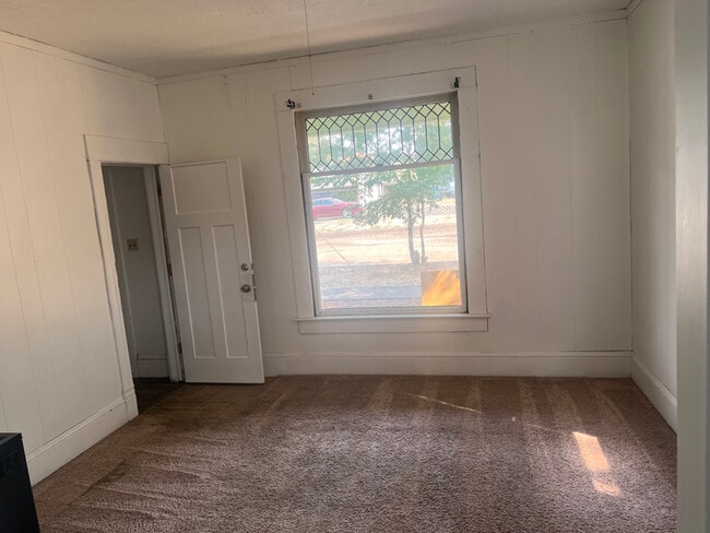 Building Photo - 620 5th St Rental
