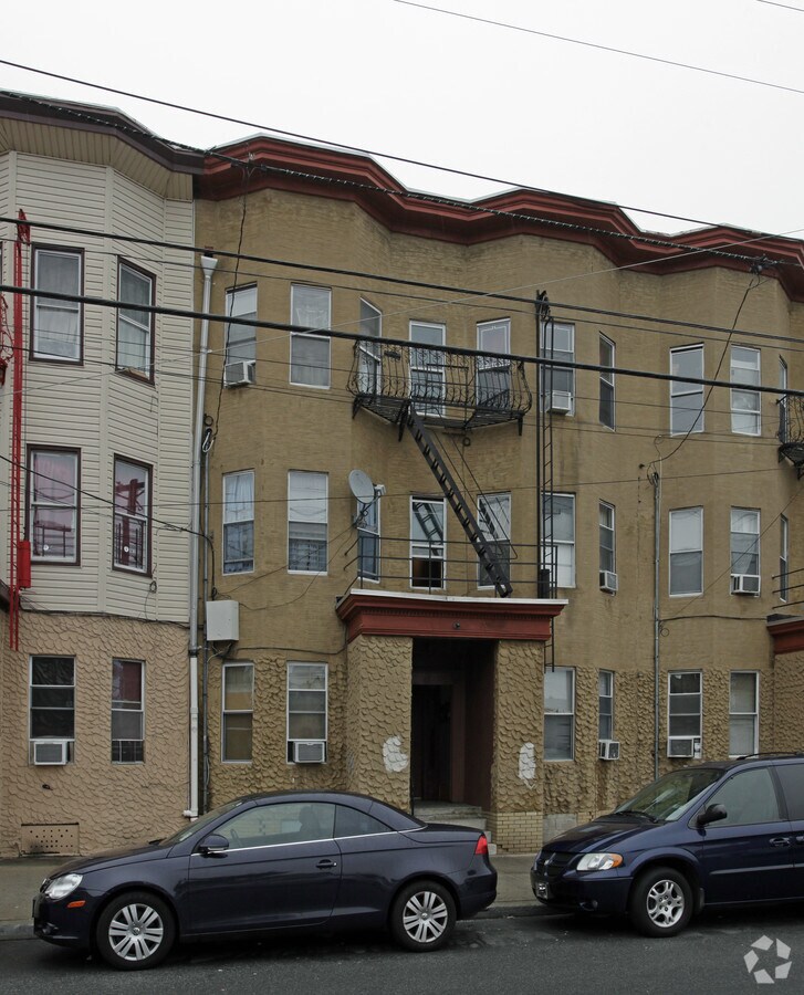 6266 Hamilton Ave Apartments Passaic, NJ