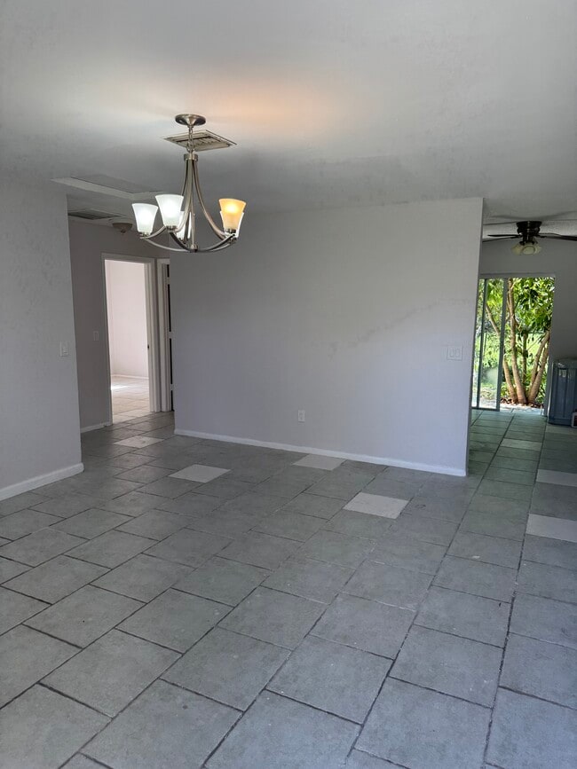 Photo - 2143 Laura Ln Unit 47B