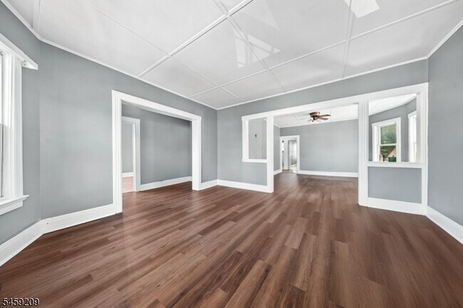 33 Van Houten Pl Unit 3