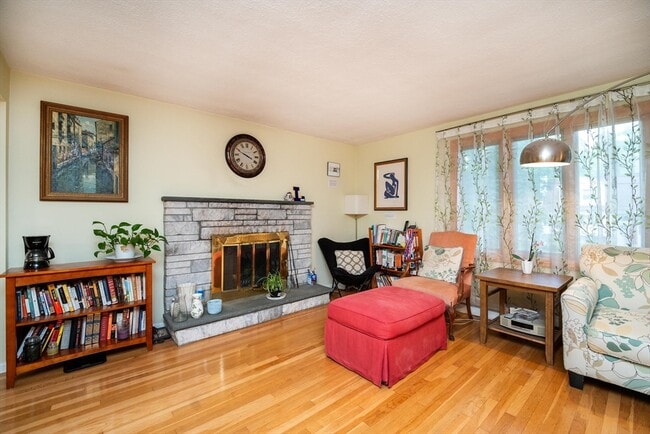 6 Tufts Rd