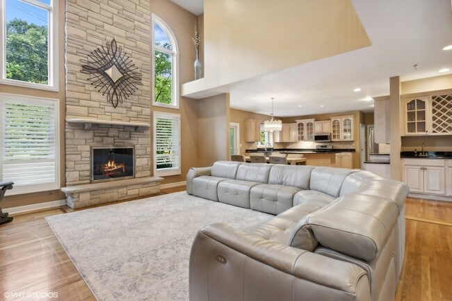 Photo - 8840 Royal Dr