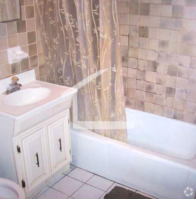 Building Photo - 3 Bedroom Rental