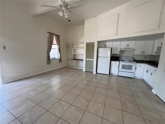 Photo - 215 Goldstein St