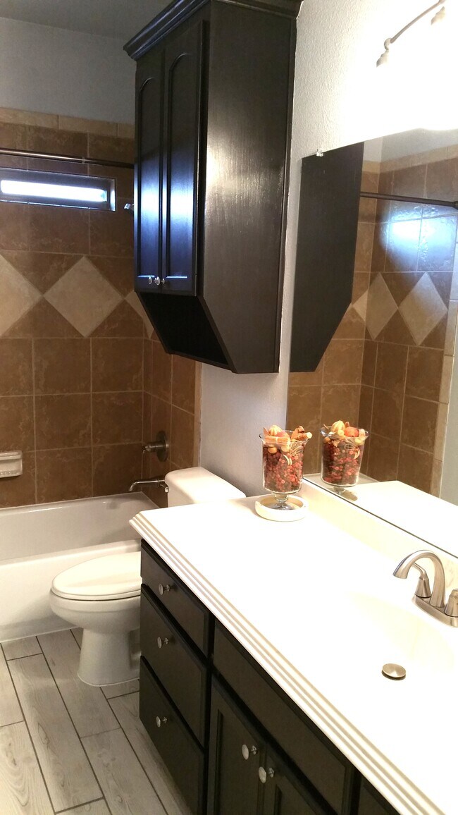 Photo - 220 Black Walnut Ct