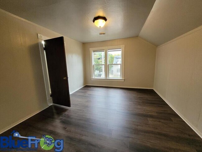 Photo - 107 W 11th Ave