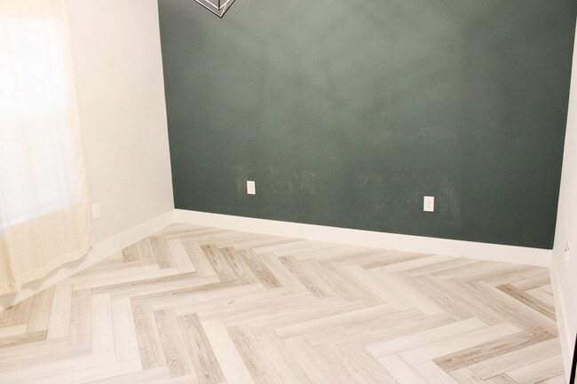 Photo - 1011 N K St