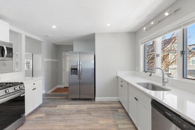 7 Hawthorne St Unit 2
