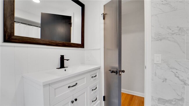 Photo - 288 Oakridge Dr