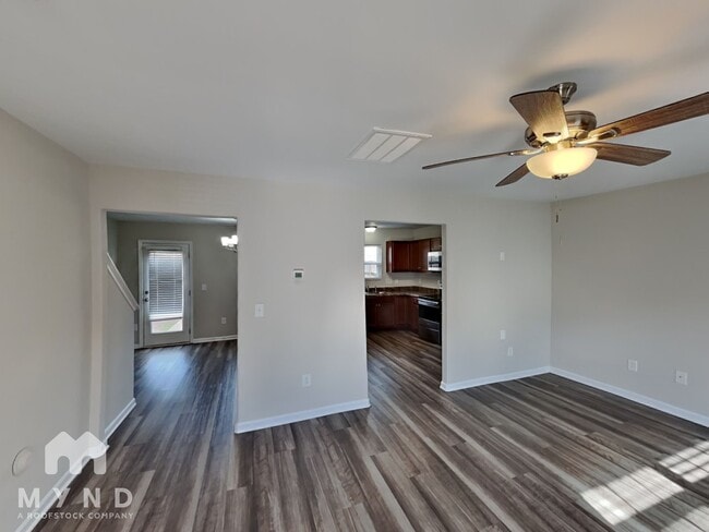 Photo - 136 Creekstone Ct