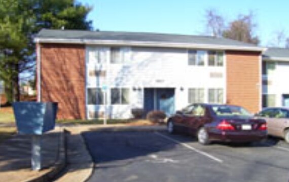 Photo - Meadowbrook Heights Apartments