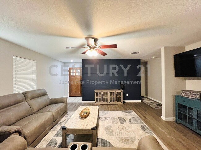 856 Poncho Ln