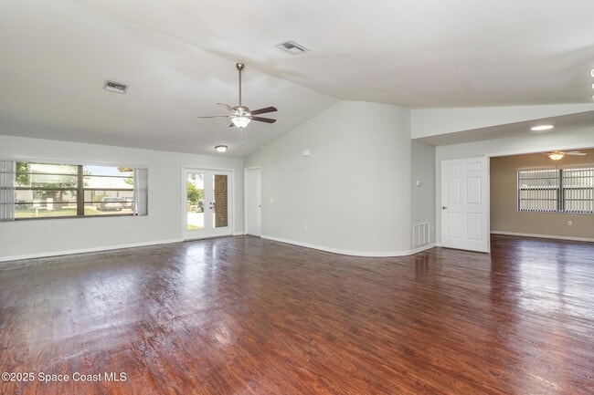 Photo - 841 Raintree Ave
