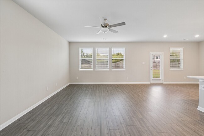 2046 W Darlington Oak Ct