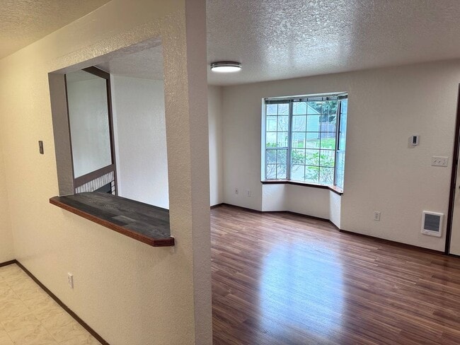 Photo - 821 Kaiser Rd NW