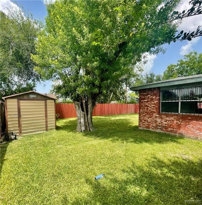Photo - 20 Goldcrest Ave