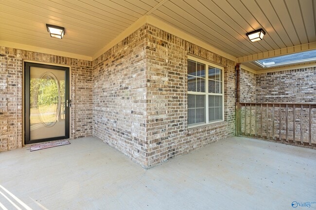 Photo - 102 Compass Hill Cir