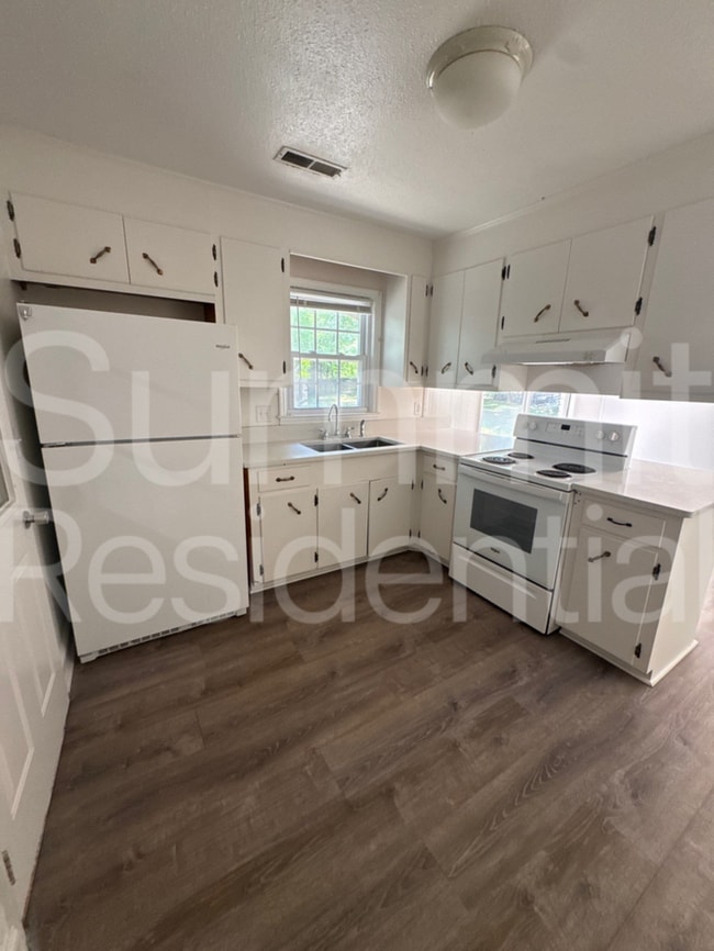 Photo - 503 Berkeley Dr