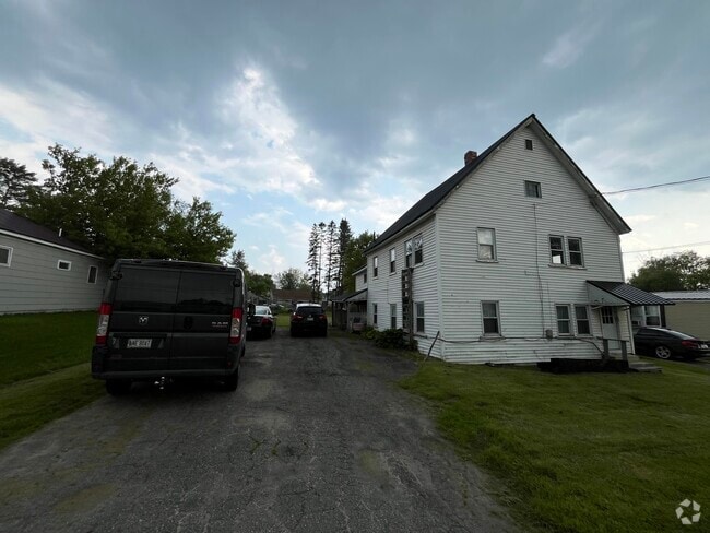 Building Photo - 27 Exeter Rd Unit 2 Rental