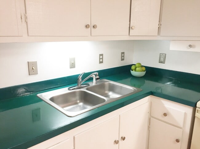 Kitchen detail: countertops - 2323 Crestmont Ave Apartments Unit 2323 Crestmont