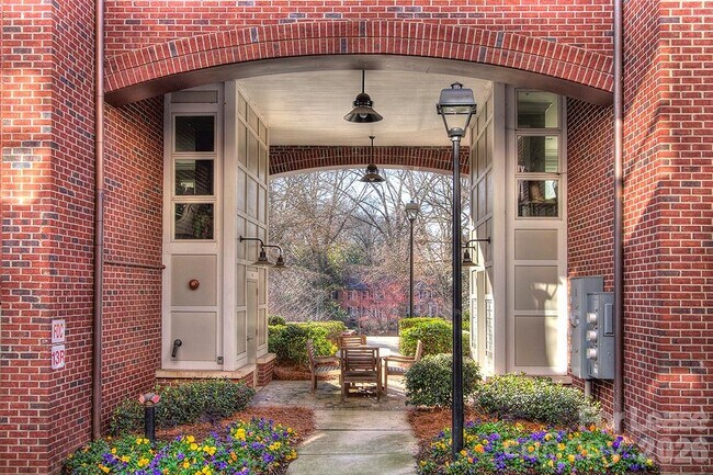 Photo - 100 N Laurel Ave