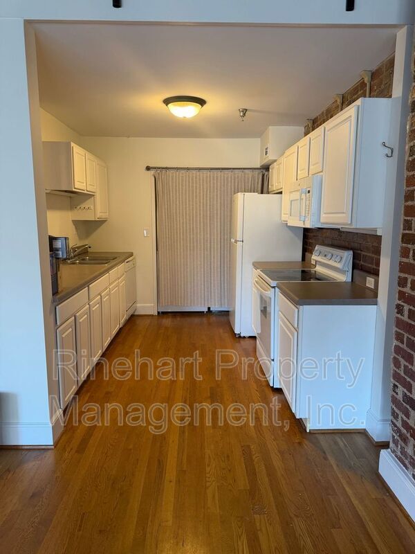212 E Main St