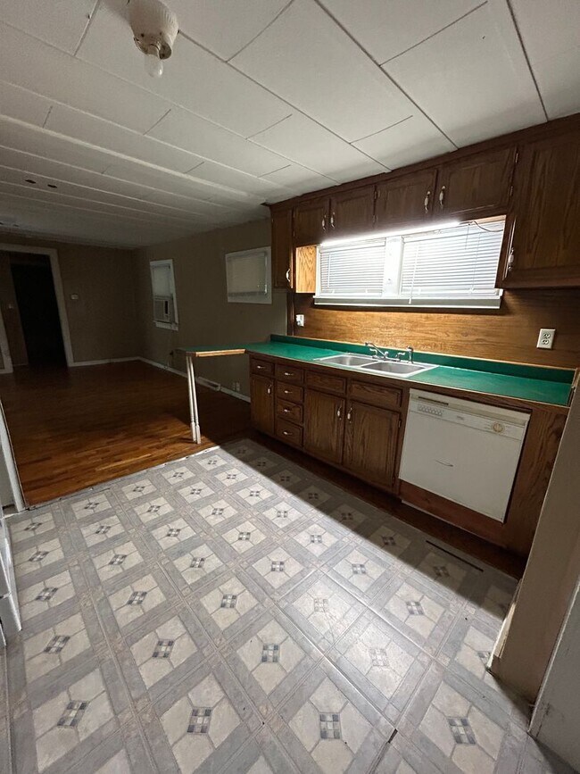 Photo - Nice 3 bedroom 1 bath home Walking distanc...