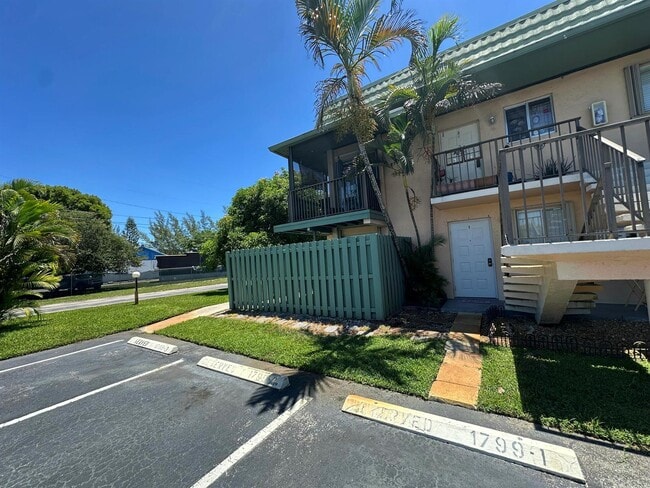 Building Photo - 1799 Fairview Villas Dr Unit 1